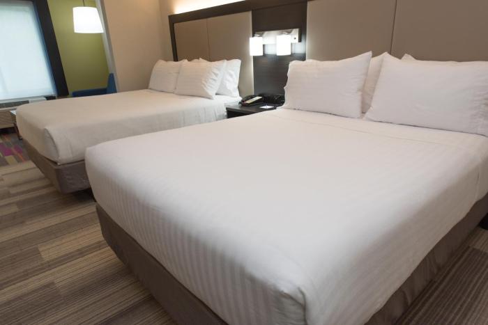 holiday inn express and suites north east erie i 9