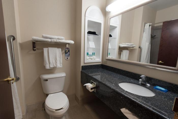 holiday inn express and suites north east erie i 9