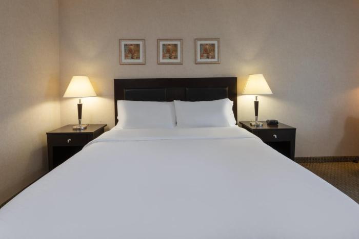 holiday inn express and suites north east erie i 9