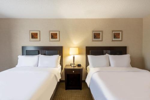 holiday inn express and suites north east erie i 9