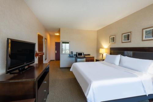 holiday inn express and suites north east erie i 9