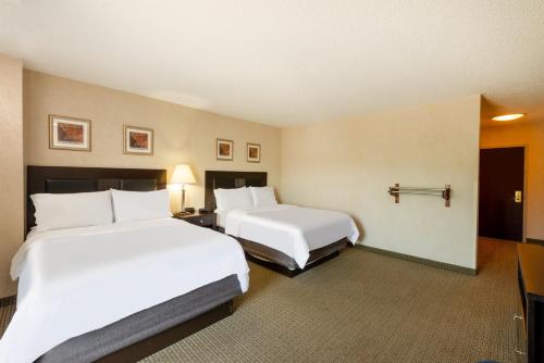 holiday inn express and suites north east erie i 9