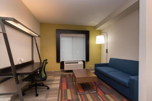 holiday inn express and suites north east erie i 9