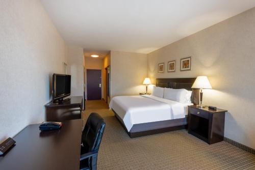 holiday inn express and suites north east erie i 9