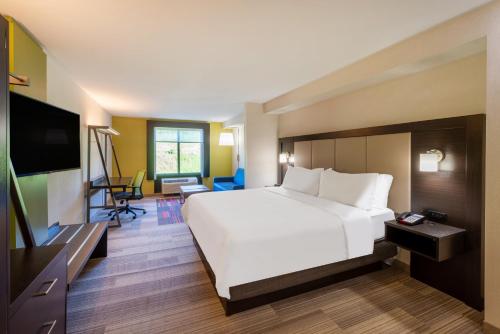 holiday inn express and suites north east erie i 9
