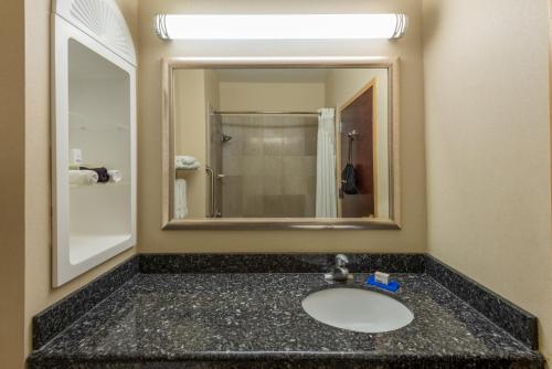 holiday inn express and suites north east erie i 9