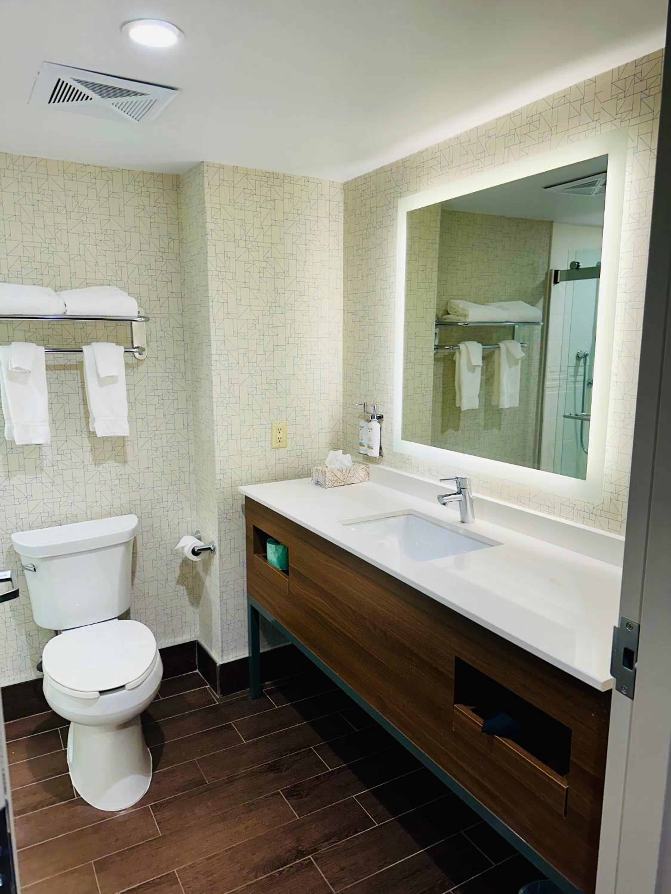 holiday inn express and suites milton by ihg
