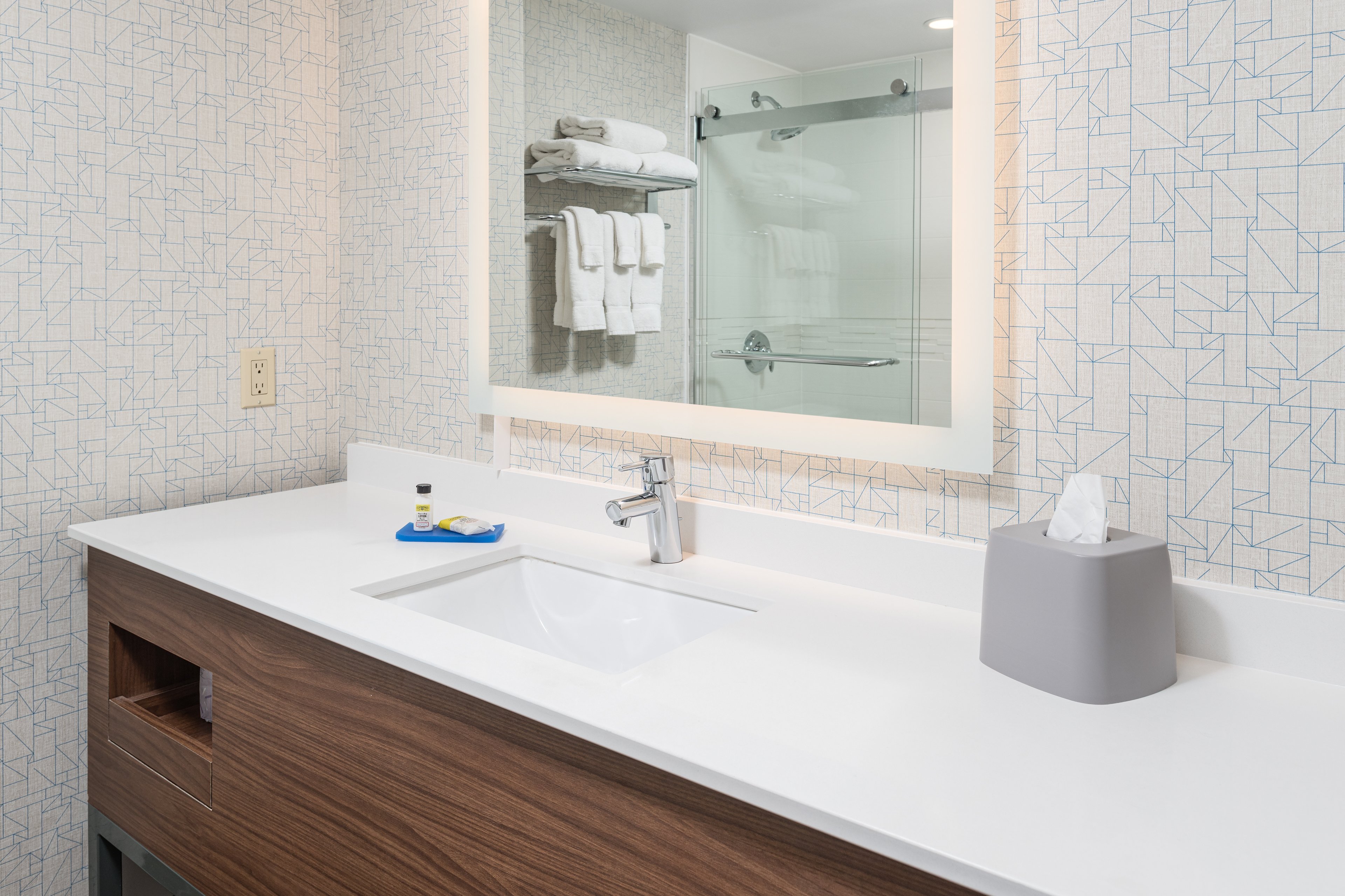 holiday inn express and suites milton by ihg