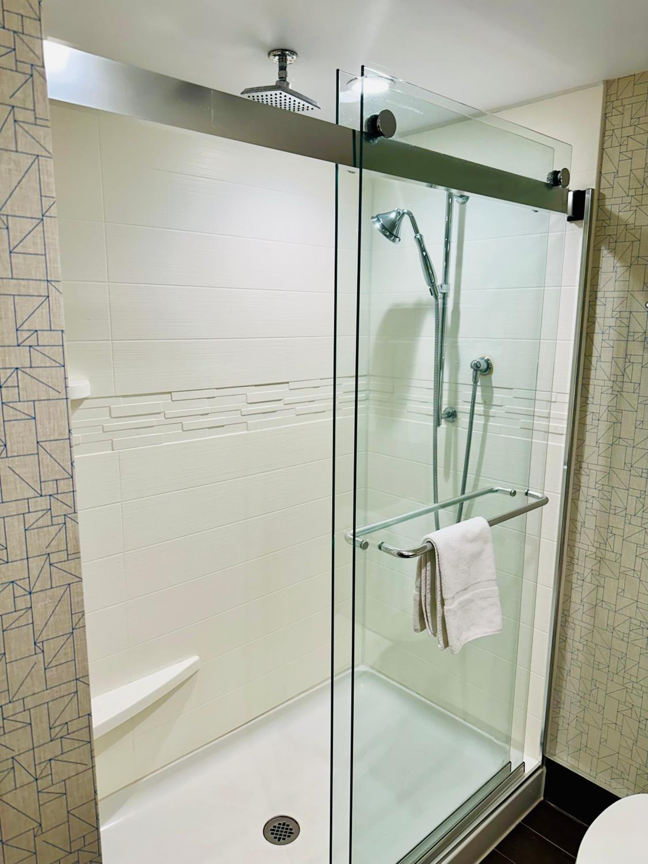 holiday inn express and suites milton by ihg