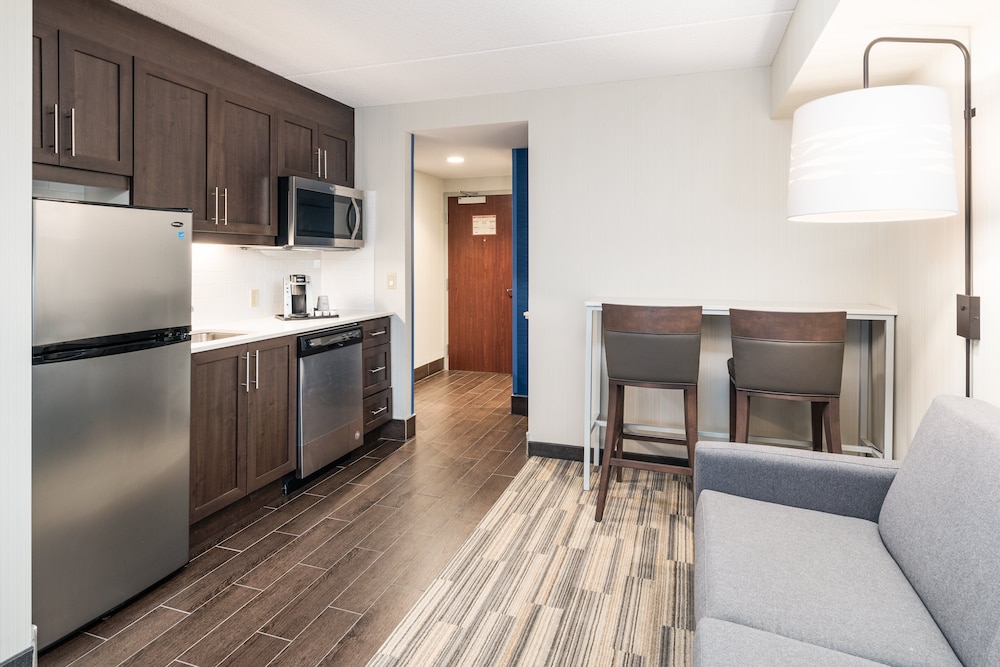 holiday inn express and suites milton by ihg