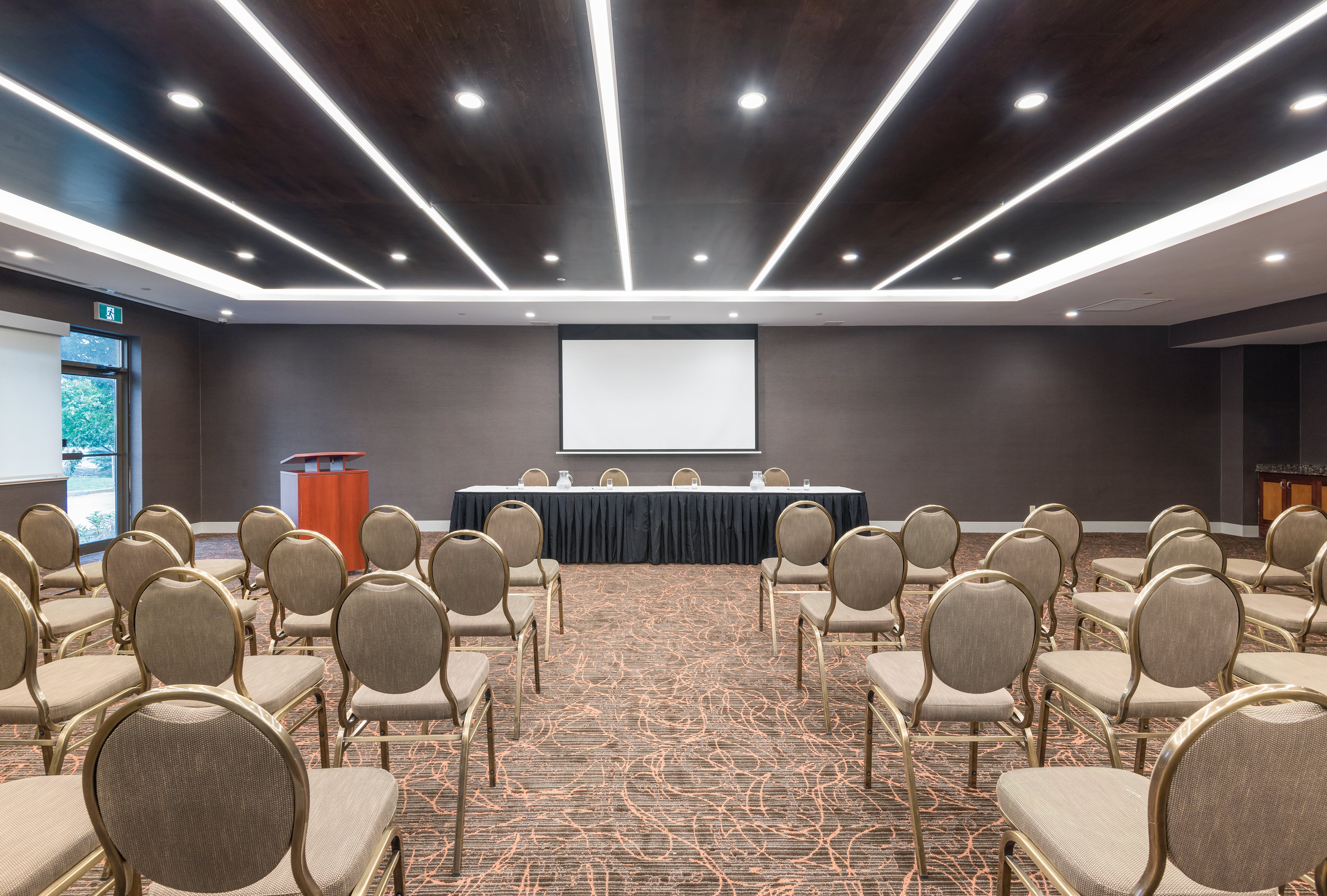holiday inn express and suites milton by ihg