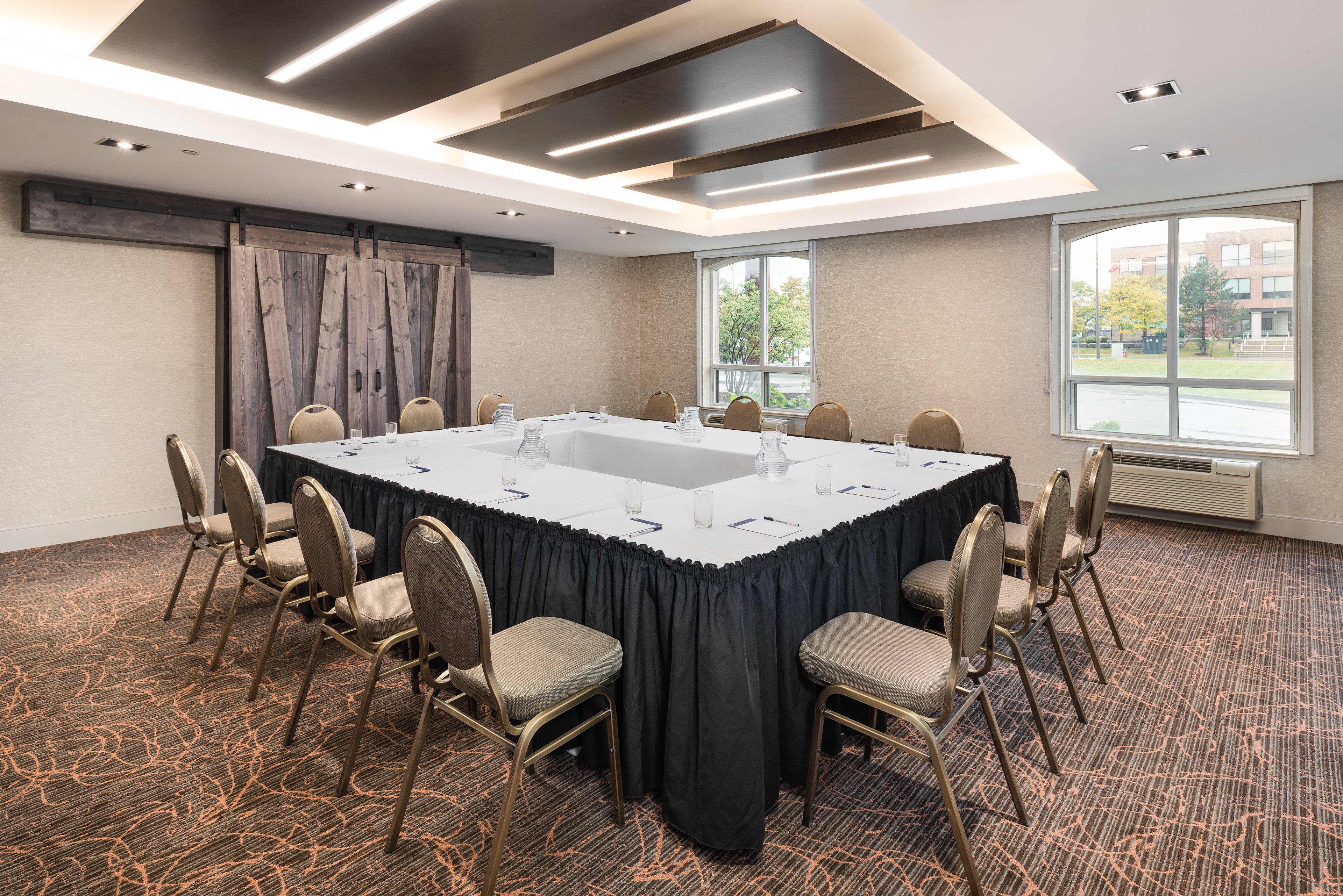 holiday inn express and suites milton by ihg
