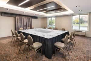 holiday inn express and suites milton by ihg