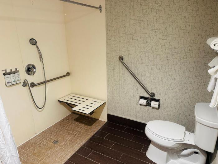 holiday inn express and suites milton by ihg