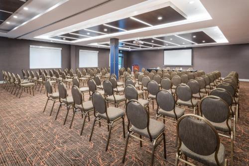 holiday inn express and suites milton by ihg