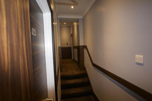 crestfield hotel