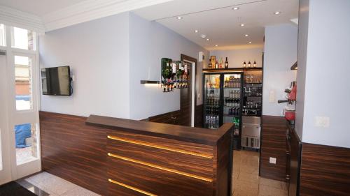 crestfield hotel