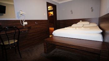crestfield hotel