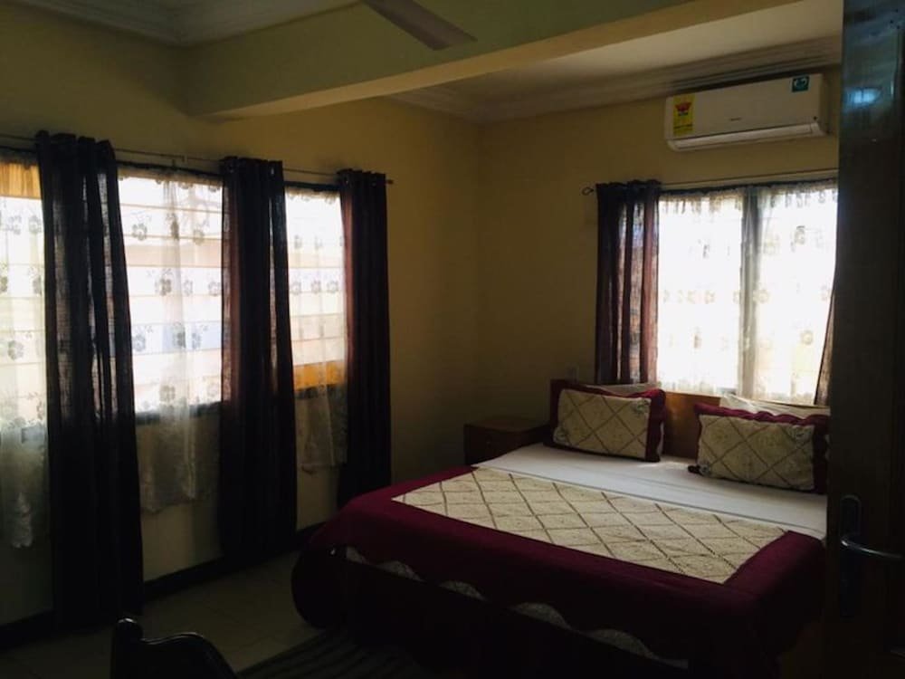 double room with sitting area