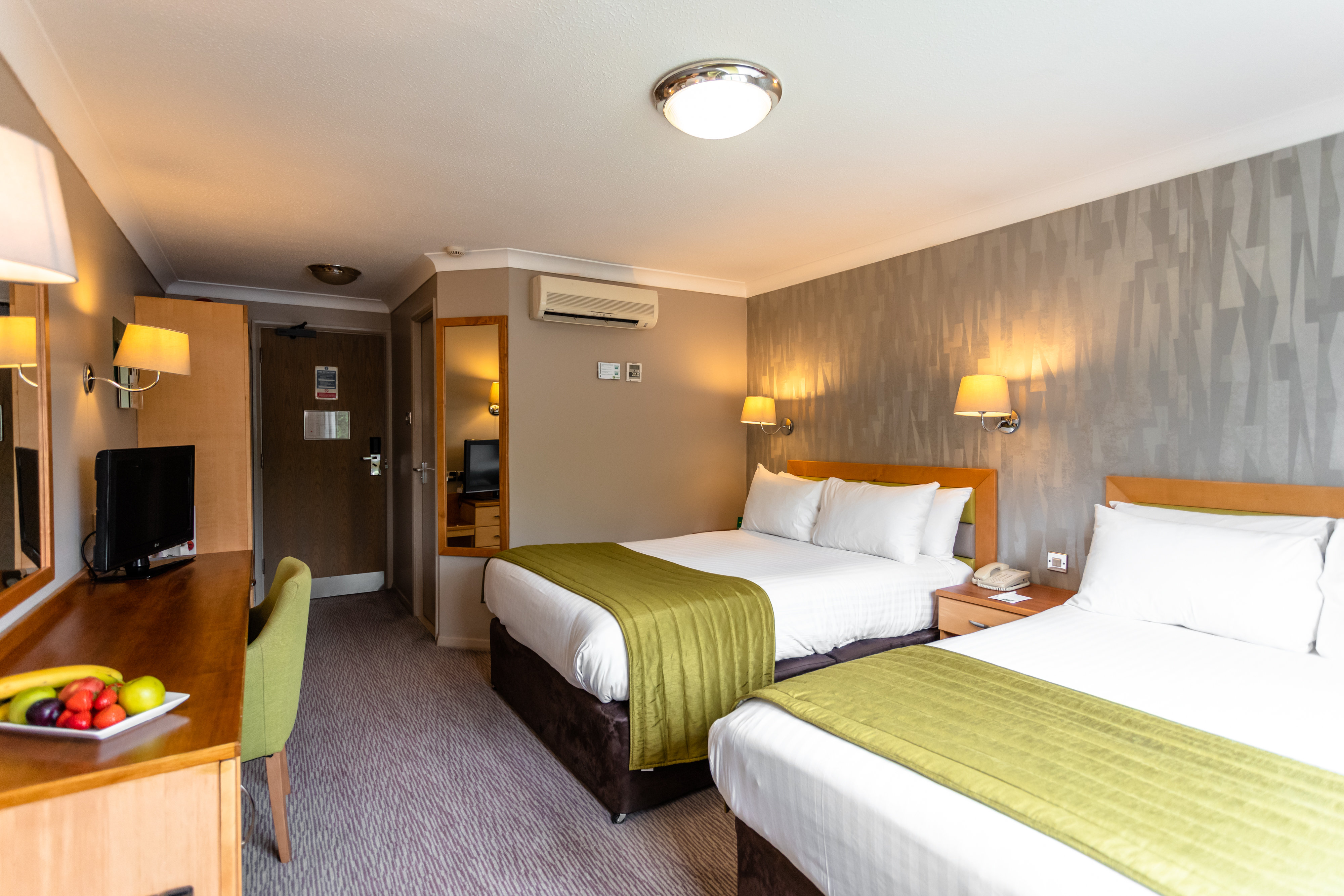 holiday inn a55 chester west by ihg