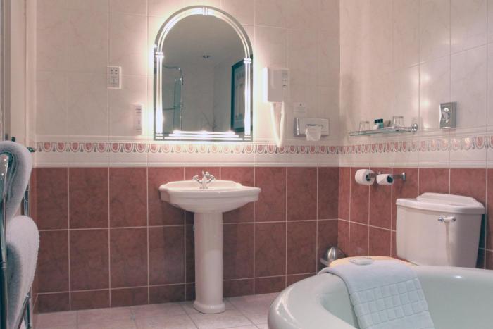 holiday inn a55 chester west by ihg