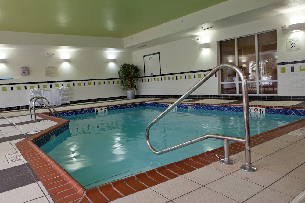 fairfield inn and suites flint fenton