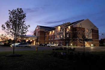 Fairfield Inn & Suites Flint Fenton,Fenton Township>>Fenton,2.5 star