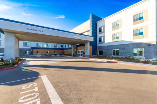 hampton inn selma ca
