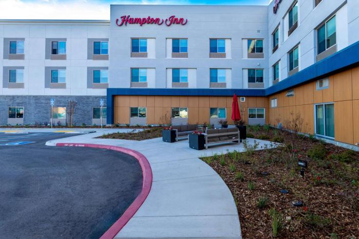 hampton inn selma ca