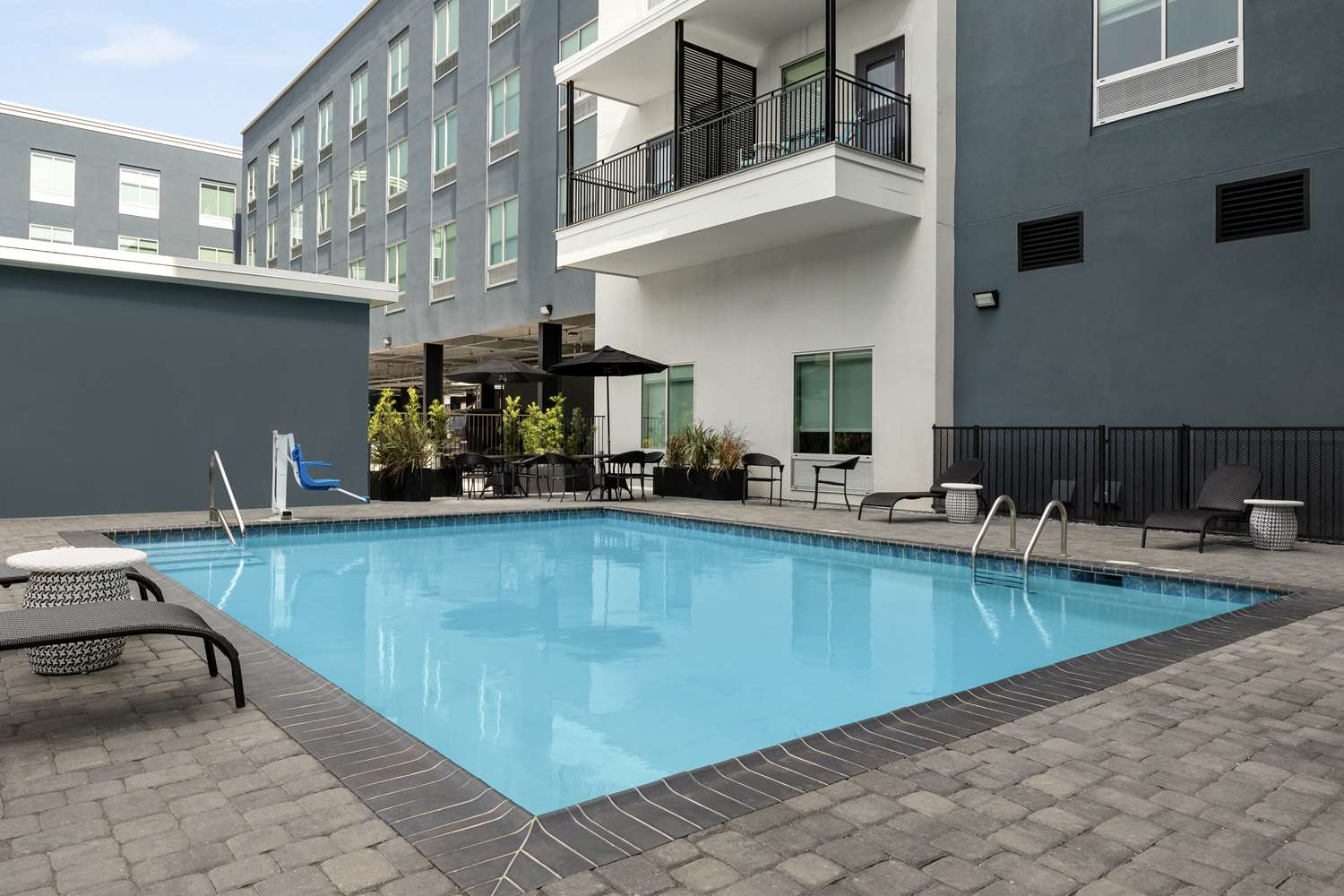 hampton inn new orleans french quarter market area