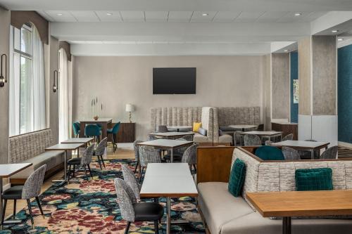 hampton inn new orleans french quarter market area