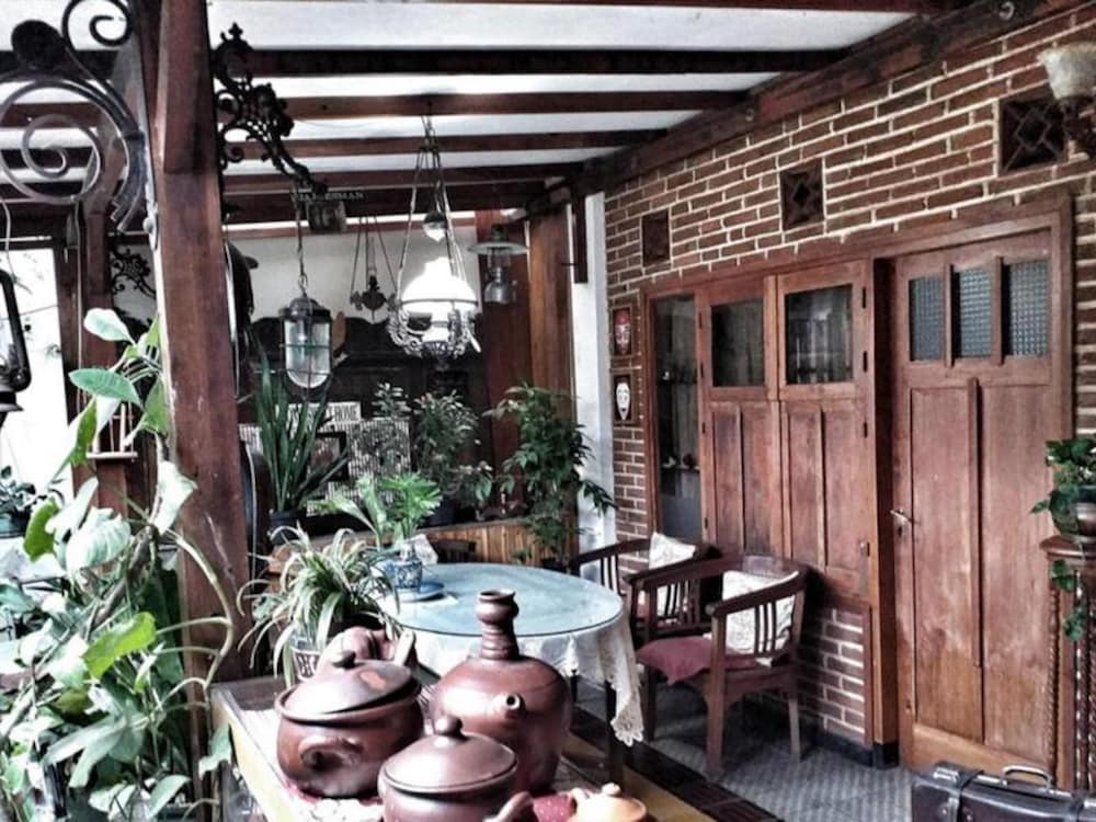 villas in batu indonesia homestay