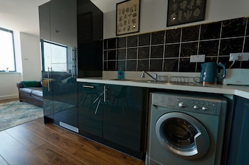 2 bedroom central apartment with parking