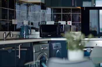 2 bedroom central apartment with parking