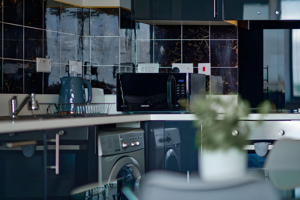 2 bedroom central apartment with parking