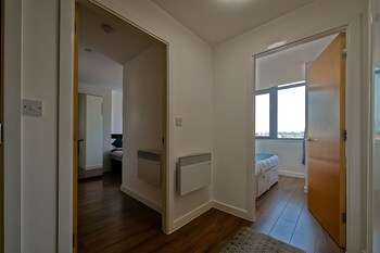 2 bedroom central apartment with parking