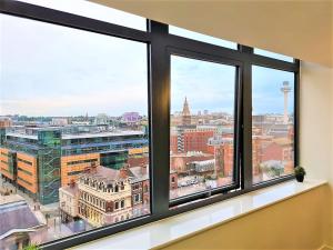 2 bedroom central apartment with parking