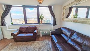 2 bedroom central apartment with parking