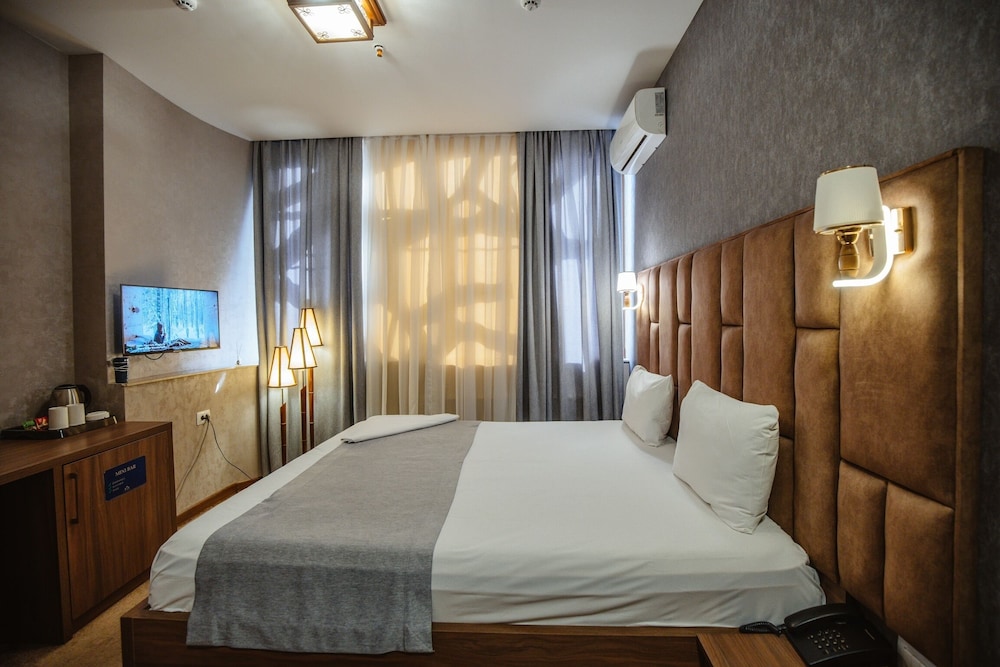 alison hotel baku