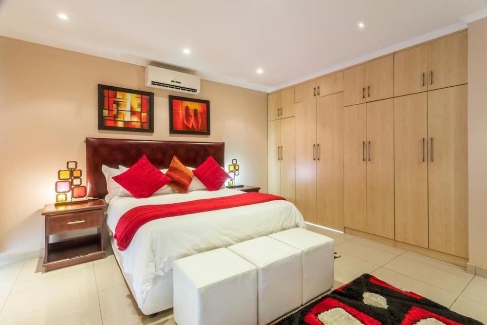 luxury executive double room for 2 guests with ensuite bathroom in ballito