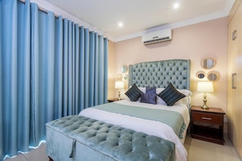 ezulwini guest house standard double room with balcony pool view