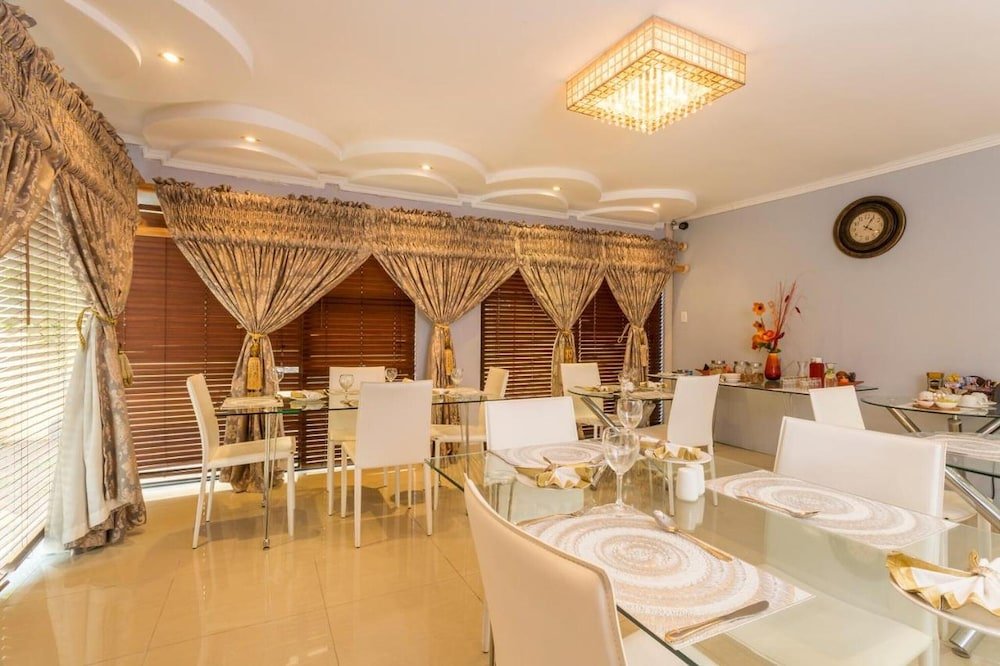 ezulwini guest house standard double room with balcony pool view
