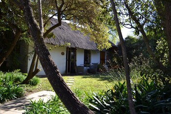 charming yellowwood cottage for 2 people in spacious garden