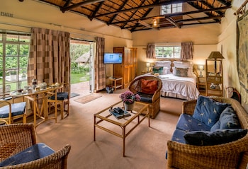 charming yellowwood cottage for 2 people in spacious garden