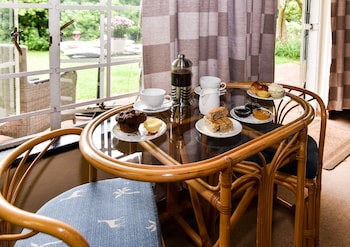 charming yellowwood cottage for 2 people in spacious garden