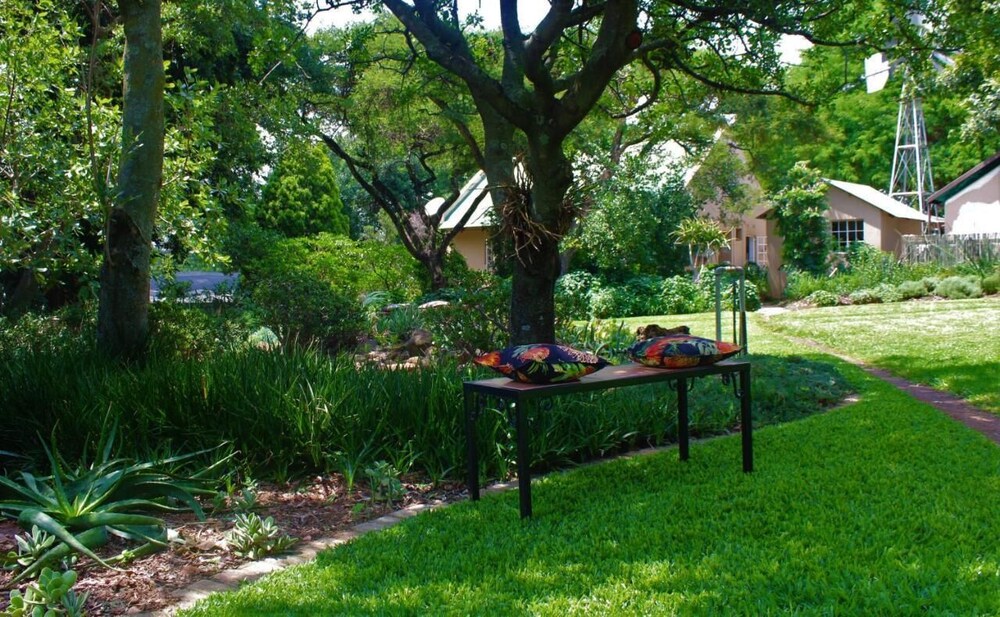 charming yellowwood cottage for 2 people in spacious garden