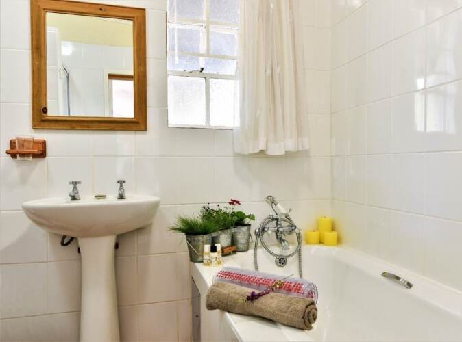 charming yellowwood cottage for 2 people in spacious garden