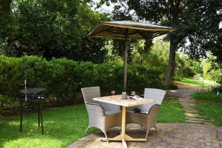 charming yellowwood cottage for 2 people in spacious garden