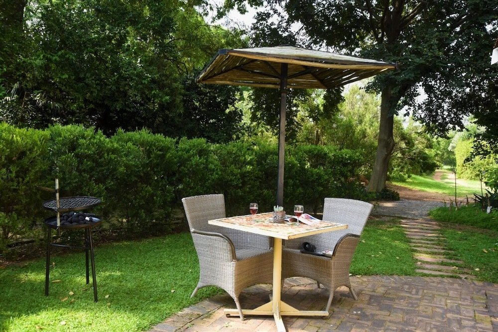 charming yellowwood cottage for 2 people in spacious garden
