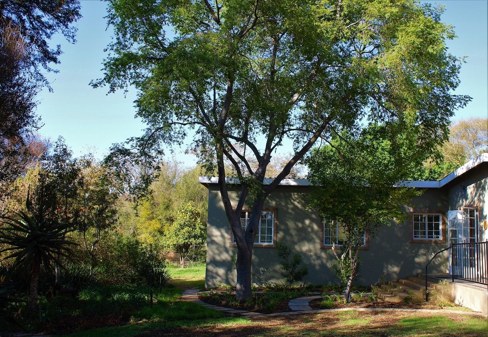 charming yellowwood cottage for 2 people in spacious garden